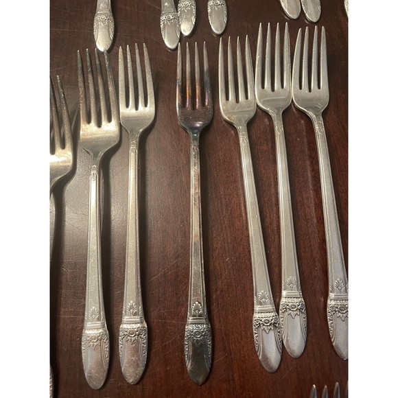 First Love Silver plated Flatware 1847 Rogers Bros, Serving Utensils,  116 Pcs - Picture 4 of 6